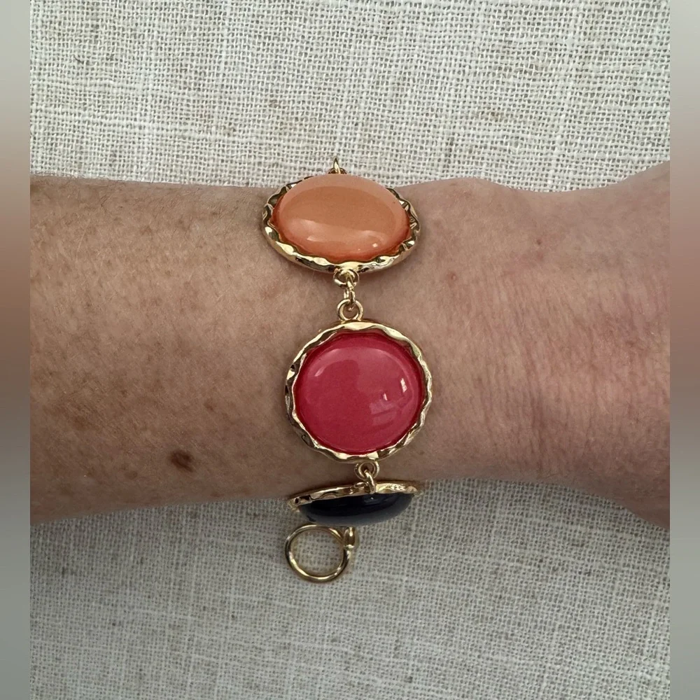 NEW Gold Charm Bracelet NWOT Multicolor Vintage Metal Enamel Blue Pink C…